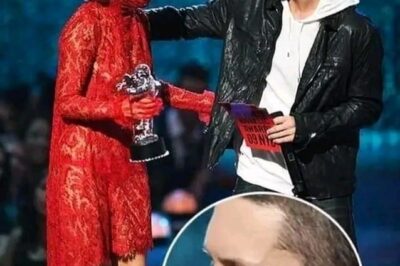 VIDEO : Photo of Eminem meeting Lady Gaga on stage resurfaces on the internet